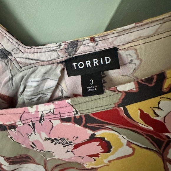 TORRID  Floral Tank -Size 3 (22-24) - Picture 3 of 4